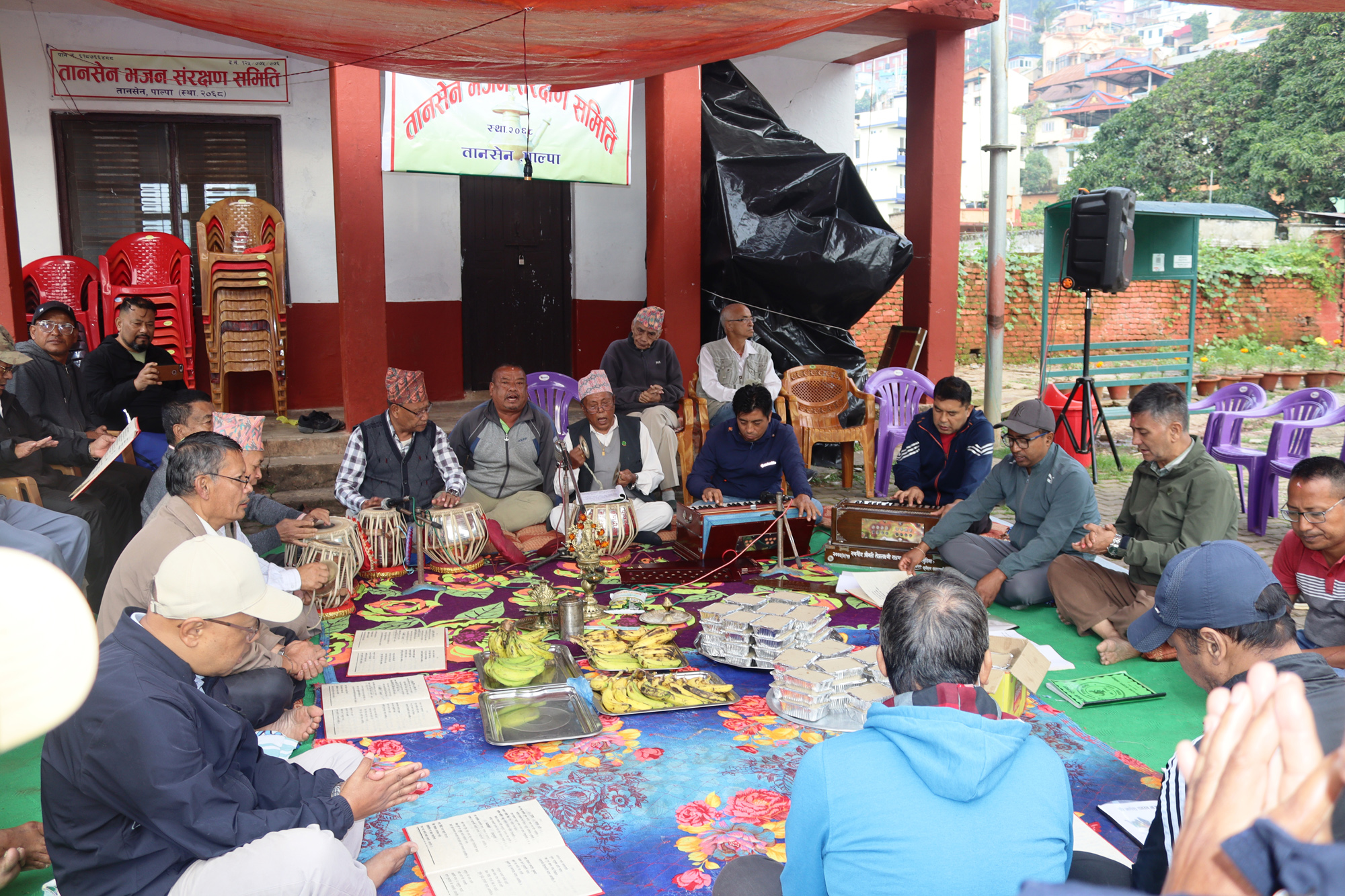 भगवती मन्दिरहरुमा पुजापाठ, भजन किर्तन गर्नेको भिड